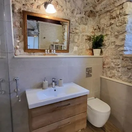 아파트 Stone House Didini Dvori