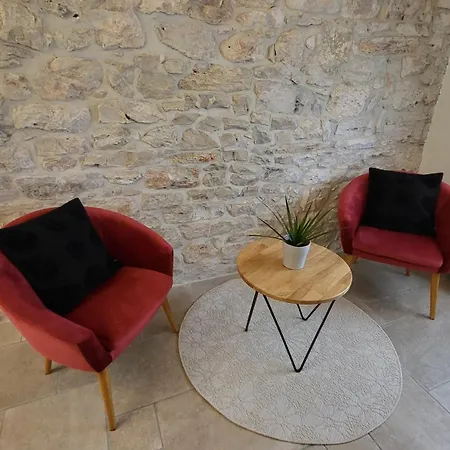 Stone House Didini Dvori 公寓 鲁巴达