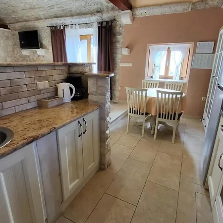 Stone House Didini Dvori Lumbarda