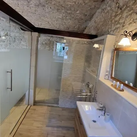 Stone House Didini Dvori *