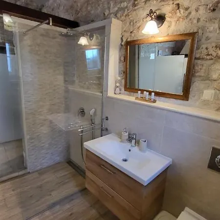 Apartamento Stone House Didini Dvori