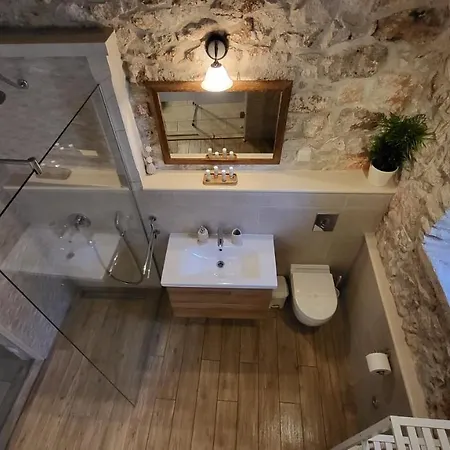 Stone House Didini Dvori