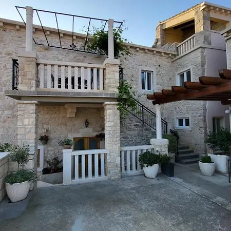 Apartament Stone House Didini Dvori