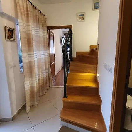 Stone House Didini Dvori Daire Lumbarda