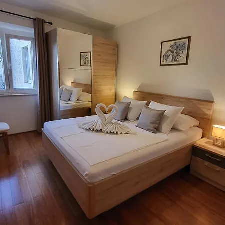 Stone House Didini Dvori Lumbarda