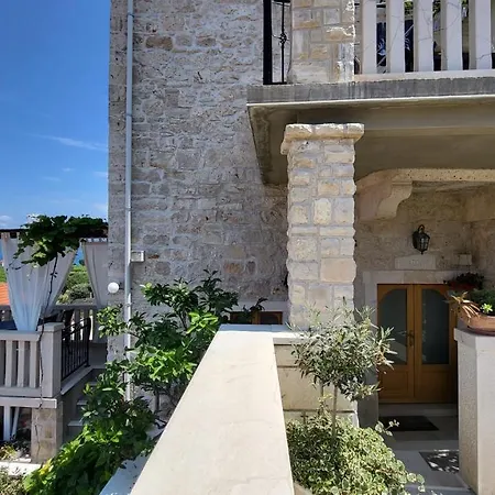 Apartament Stone House Didini Dvori Lumbarda