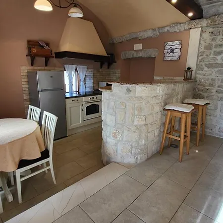 Apartament Stone House Didini Dvori Lumbarda