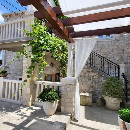 Apartament Stone House Didini Dvori Lumbarda