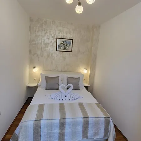 Stone House Didini Dvori Daire Lumbarda