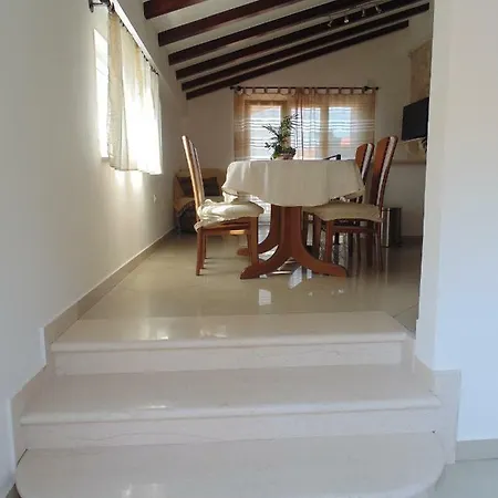 Stone House Didini Dvori Lumbarda