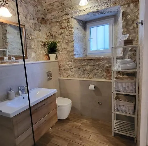 Stone House Didini Dvori 公寓