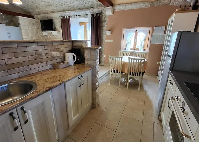 Stone House Didini Dvori Lumbarda