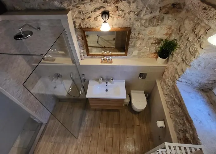 Stone House Didini Dvori