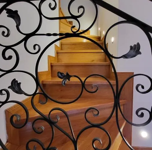 Stone House Didini Dvori 公寓 *