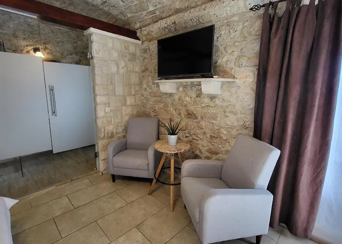 Stone House Didini Dvori *