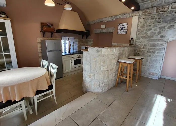 公寓 Stone House Didini Dvori 鲁巴达