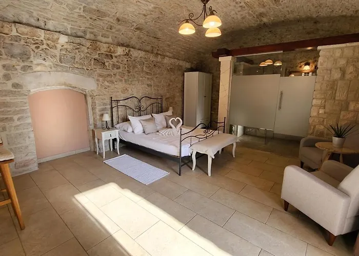 公寓 Stone House Didini Dvori 鲁巴达