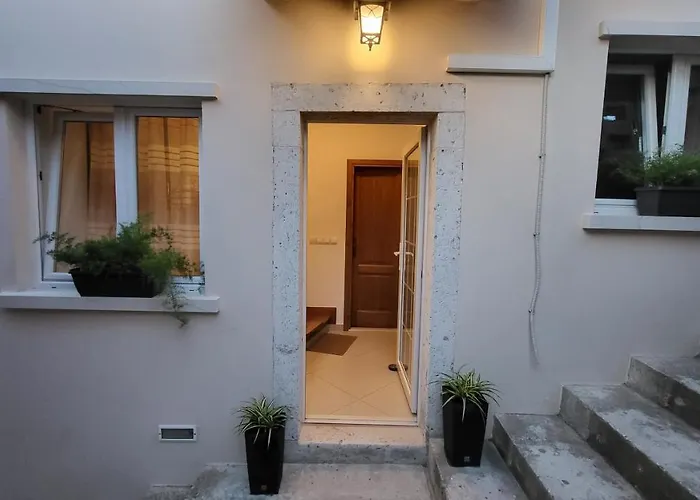 Stone House Didini Dvori * 鲁巴达