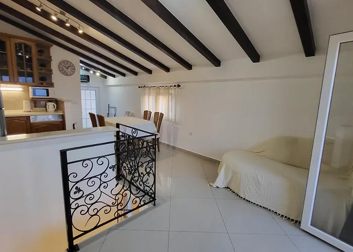 Stone House Didini Dvori *