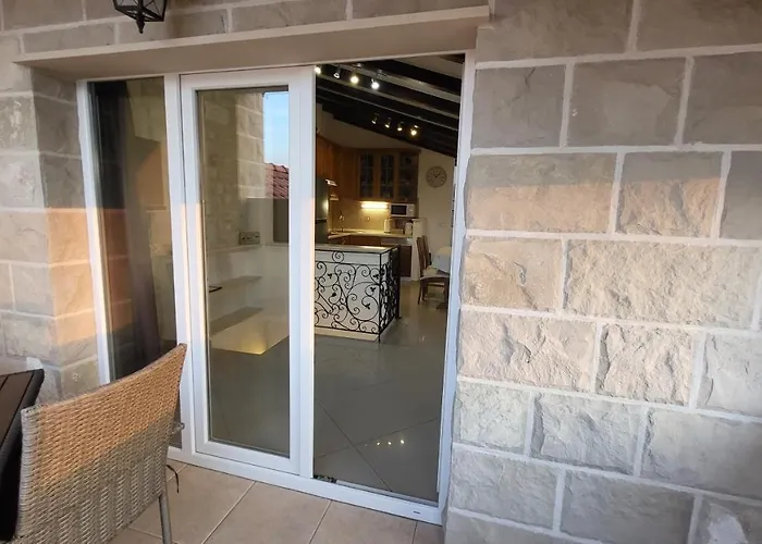 Stone House Didini Dvori * 鲁巴达