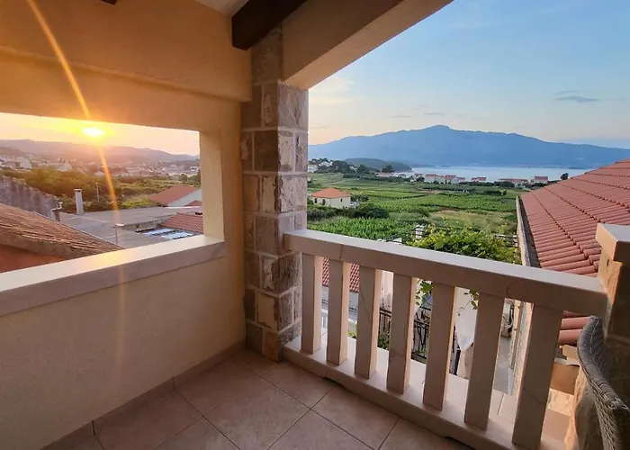 Stone House Didini Dvori