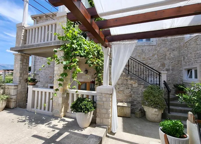 公寓 Stone House Didini Dvori 鲁巴达