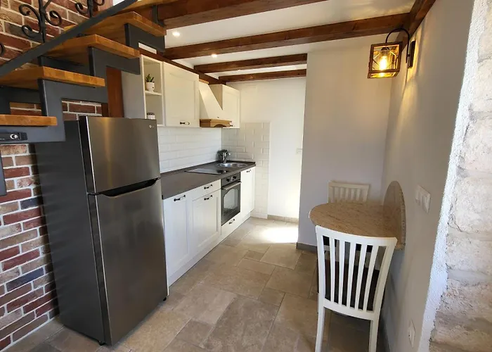 Stone House Didini Dvori 公寓