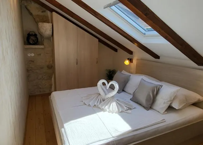 Stone House Didini Dvori 公寓 *